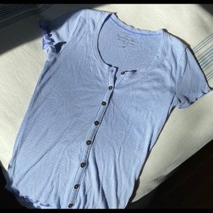 Super cute ribbed button down top